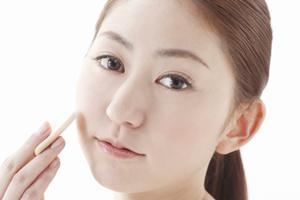 切らないクマ取りができる大阪の美容外科